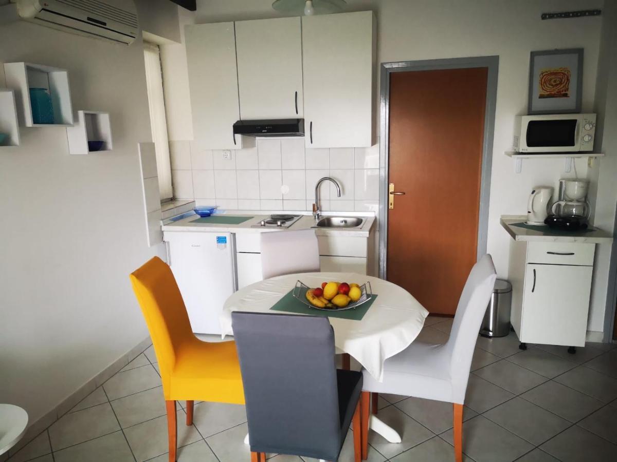 Apartments Suri Vodice Luaran gambar