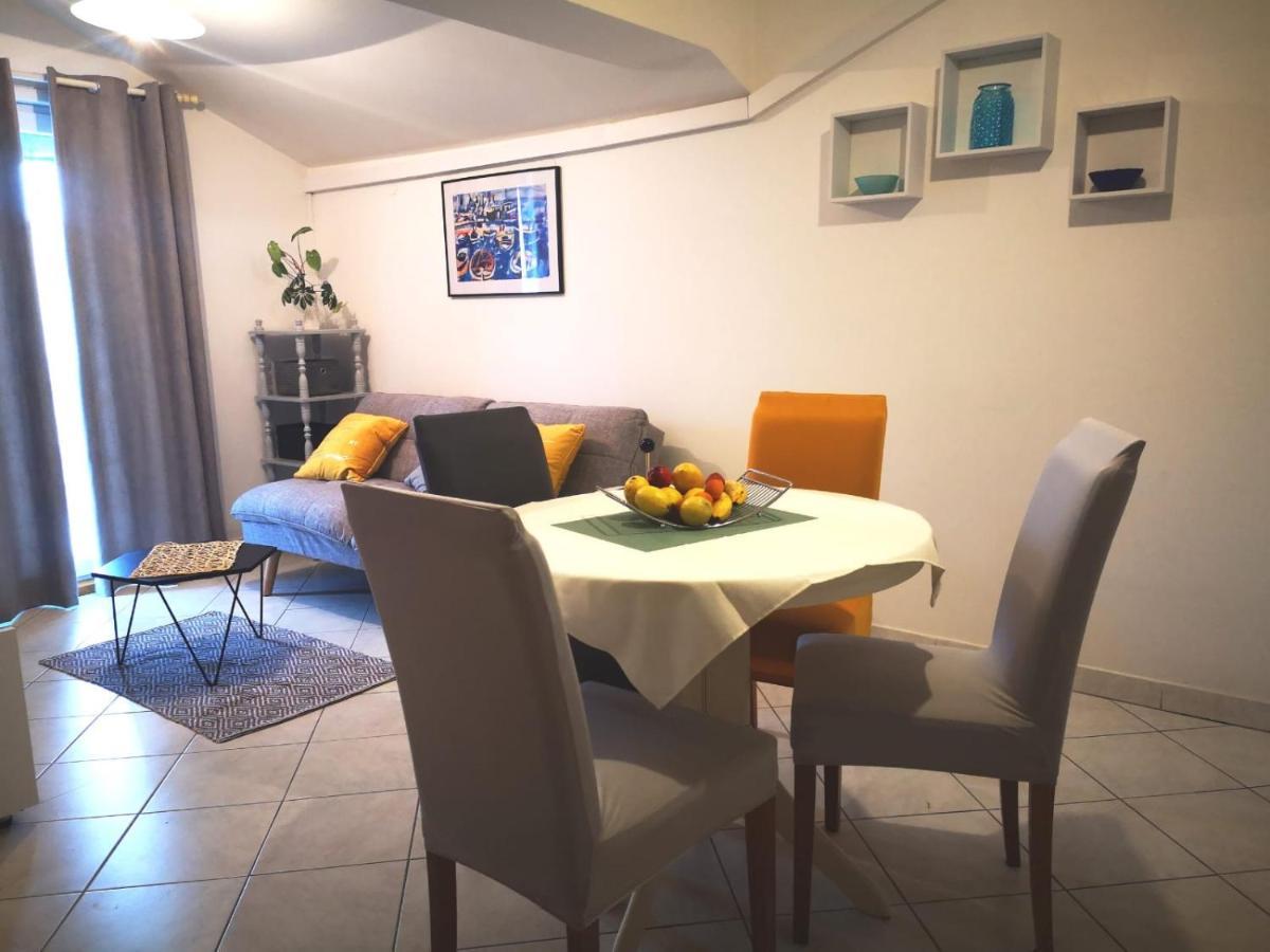 Apartments Suri Vodice Luaran gambar