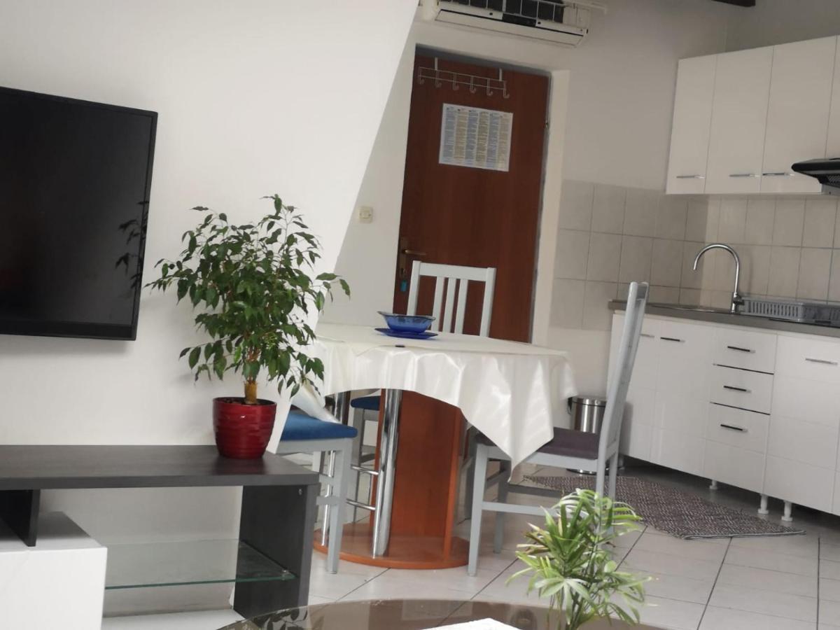 Apartments Suri Vodice Luaran gambar