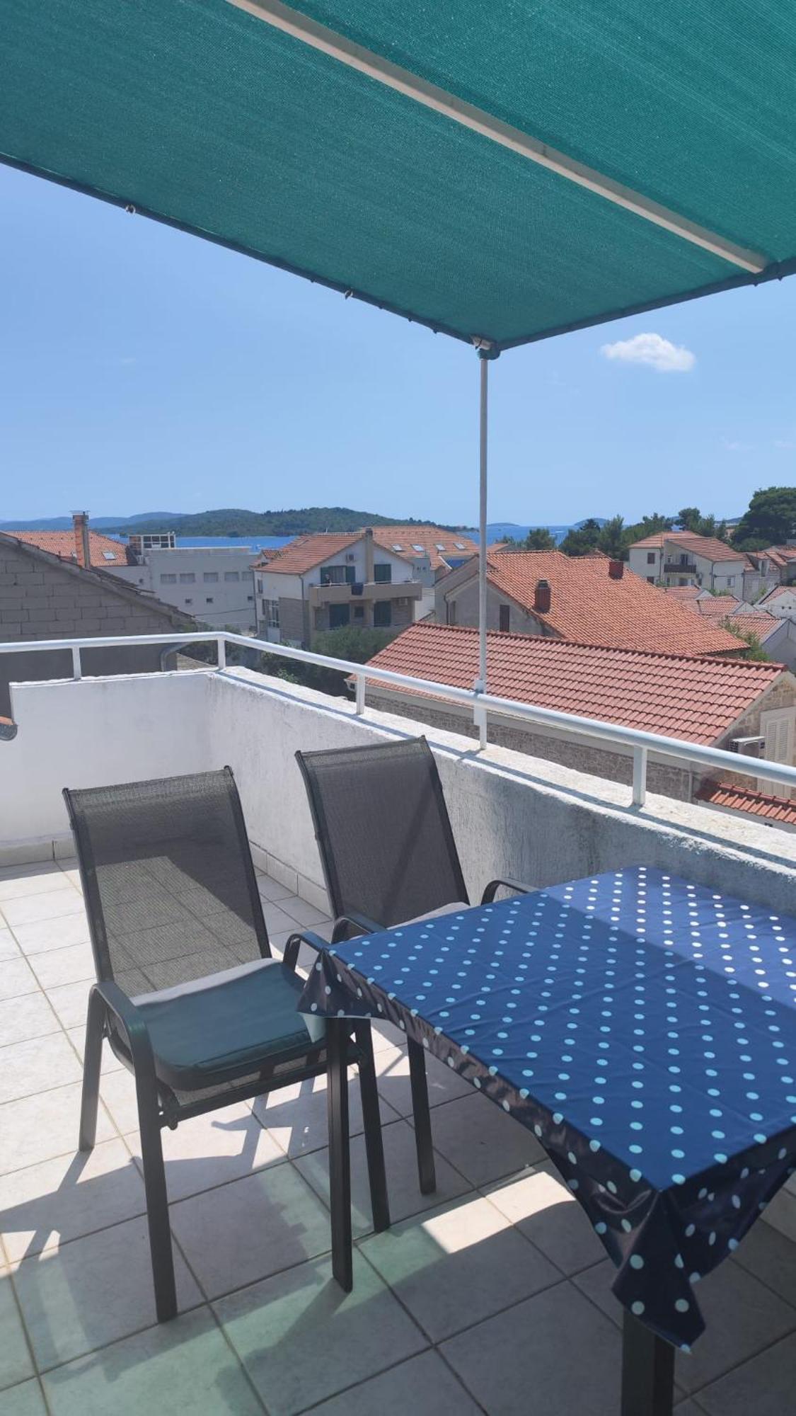 Apartments Suri Vodice Luaran gambar