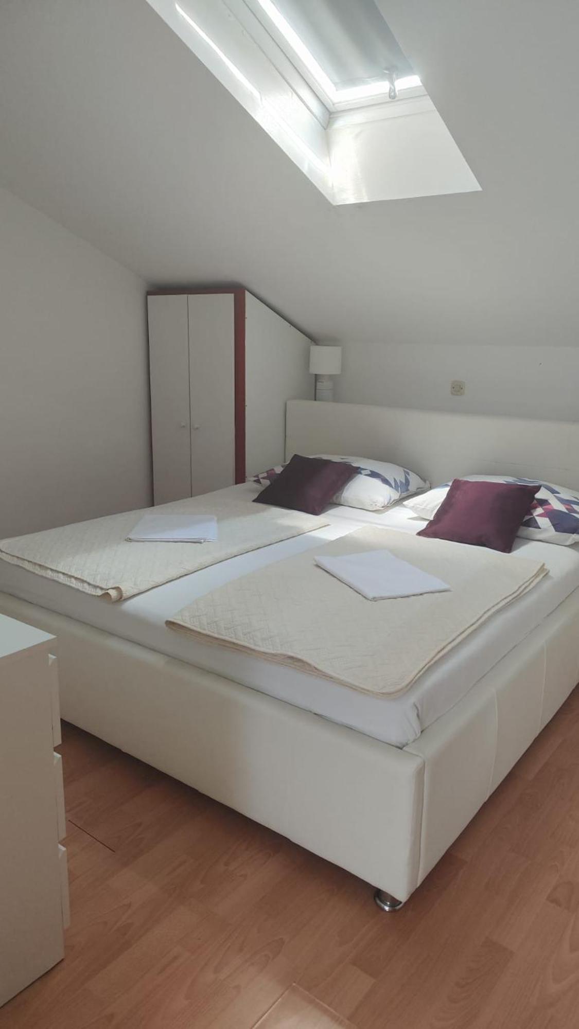 Apartments Suri Vodice Luaran gambar