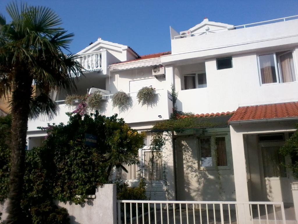 Apartments Suri Vodice Luaran gambar